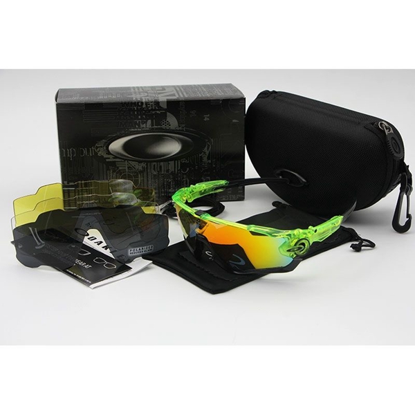 オークリー正面デザイン